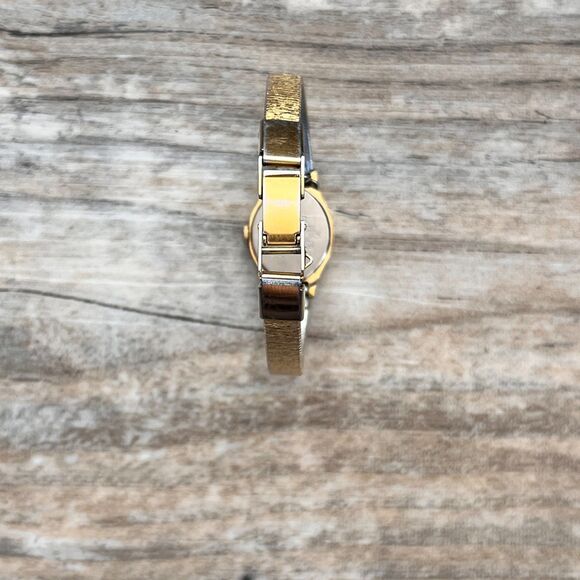 Pulsar Gold Tone Vintage Quartz Watch Textured Bracelet Minimalist Classic main image 2